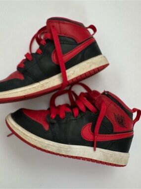 Nike Kids Black and Red Mid-Top Sneakers